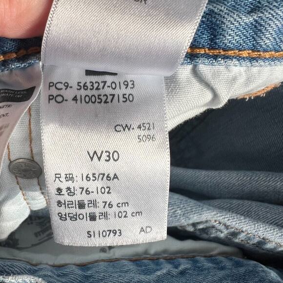 Levi's 501 High-Rise Denim Shorts in Sansome St Wash - Picture 8 of 8